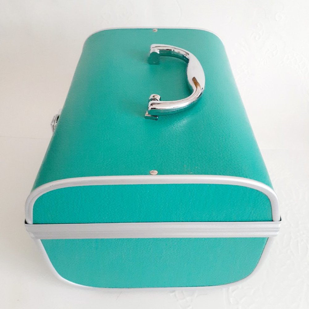 Nice Aqua Makeup Travel Case View 6